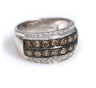 18k white gold ring with champagne (chocolate) & white diamonds